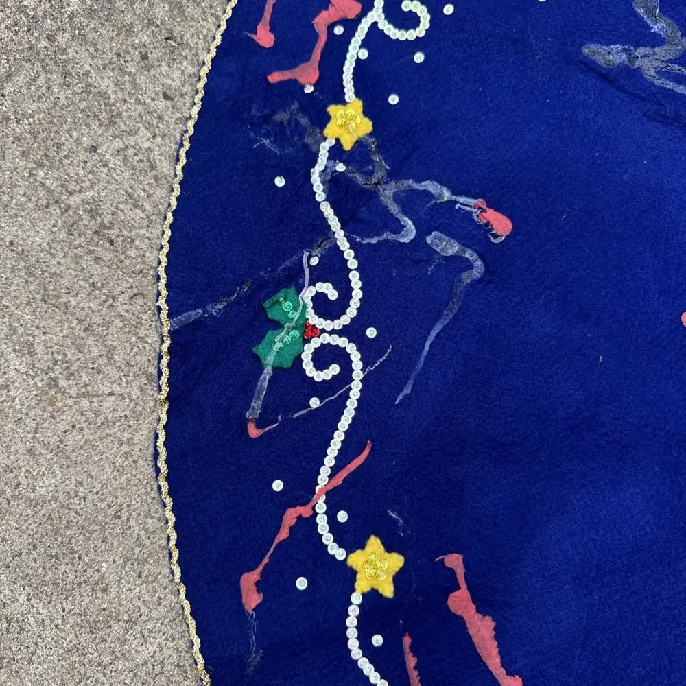Vtg 90s Bucilla Felt Santa Sled Round Xmas Tree Skirt Completed-CRAFT PROJECT